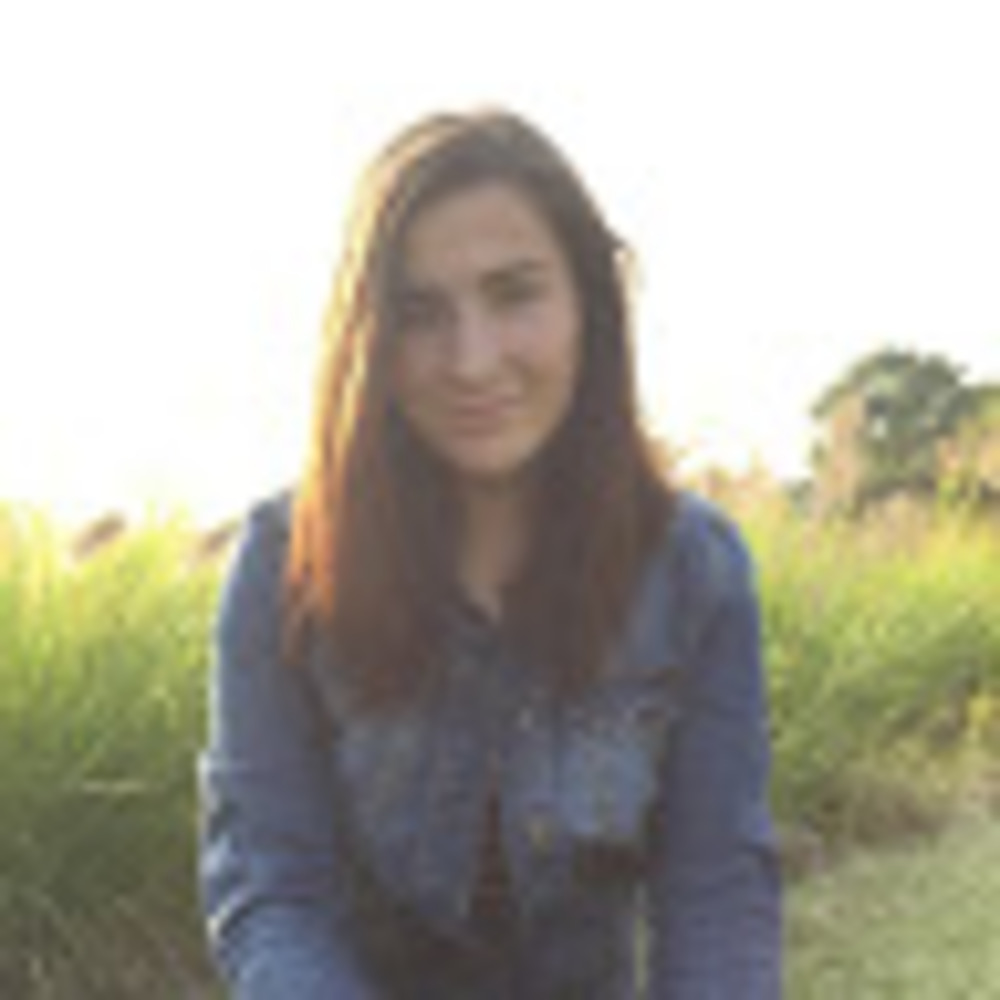 Meet your Posher, Yesenia